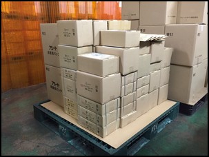 出荷を待つ路線便の荷物